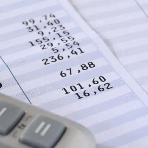 Qué son las contingencias comunes: en la nómina y para una baja o incapacidad