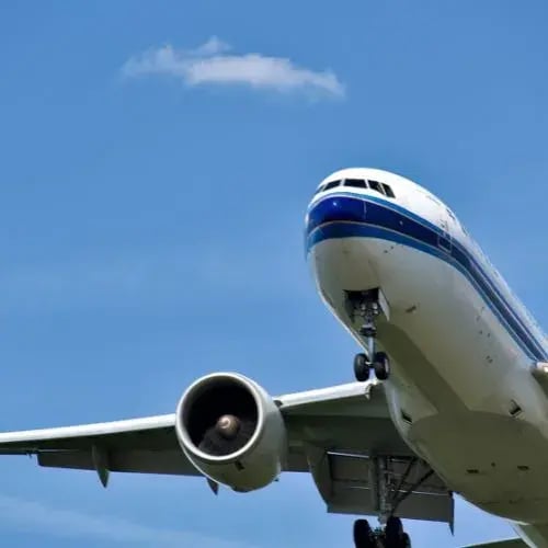 Sanciones por viajar al extranjero estando de baja médica: todas las claves