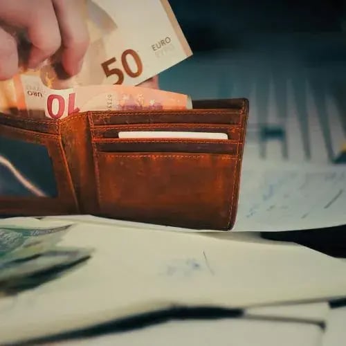 Cuánto se cobra estando de baja: porcentajes y ejemplos