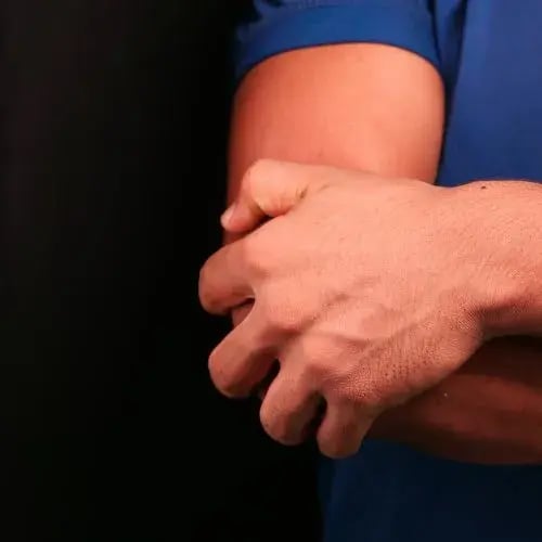 Tiempo de baja por compresión del nervio cubital (con y sin operación)