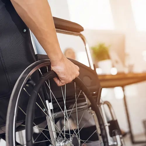 ¿Debe la empresa adaptarme el puesto de trabajo?