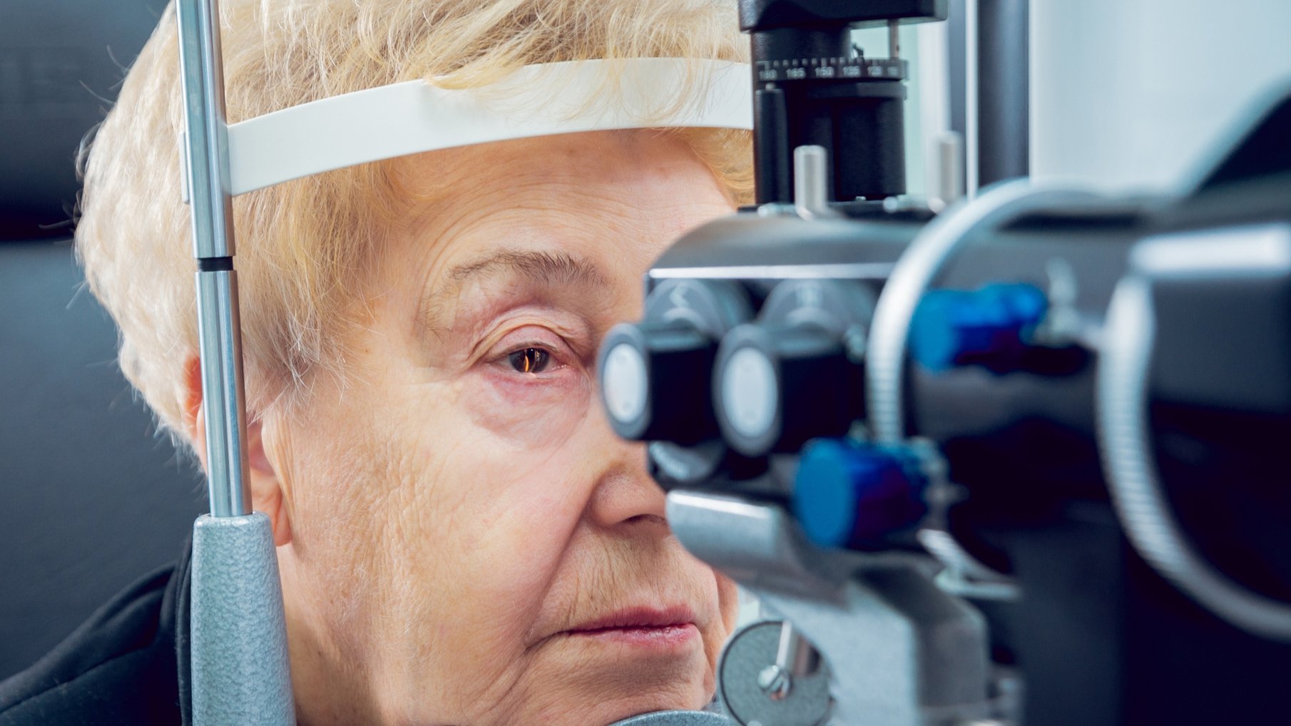 Incapacidad por miopía magna: Sentencia estima la demanda de una limpiadora que padece miopía en un ojo.