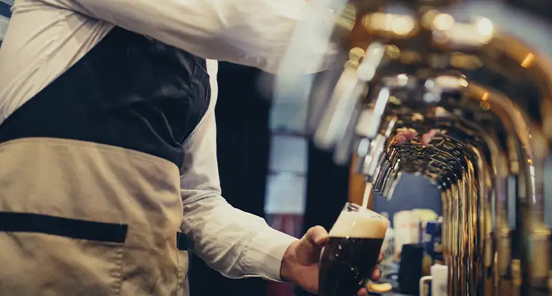 Incapacidad Total a un camarero con pérdida de fuerza en las manos